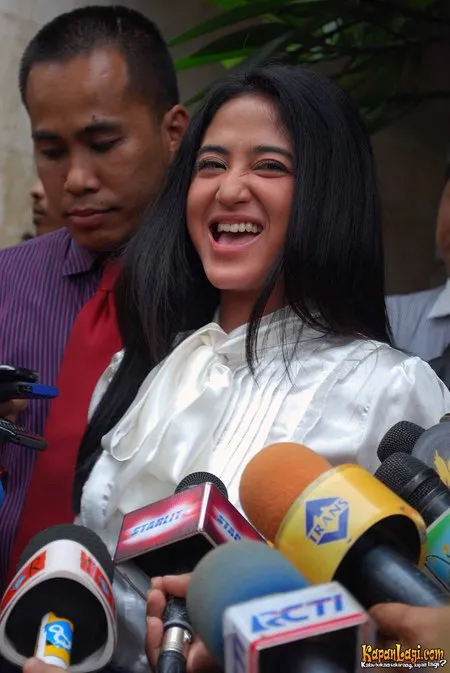 Foto Dewi Perssik