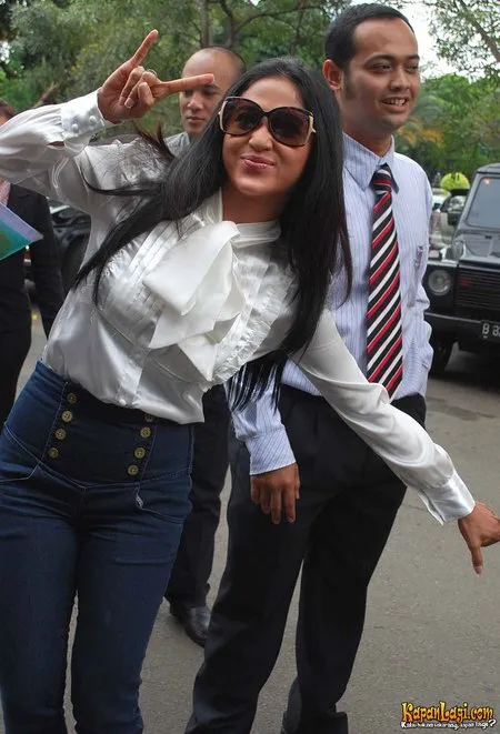 Foto Dewi Perssik