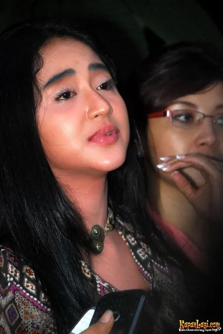 Foto Dewi Perssik