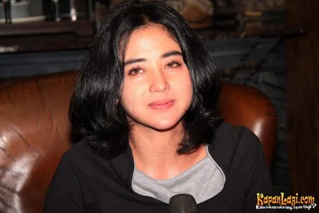 Foto Dewi Perssik
