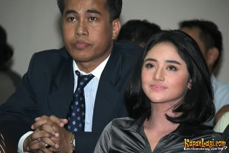 Foto Dewi Perssik