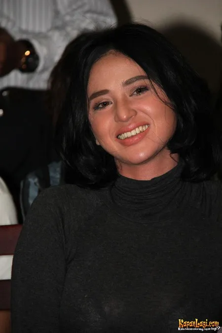 Foto Dewi Perssik