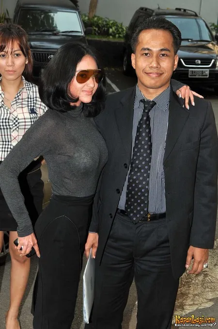 Foto Dewi Perssik
