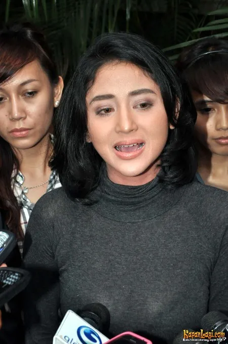 Foto Dewi Perssik