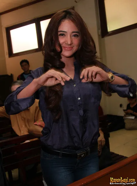 Foto Dewi Perssik