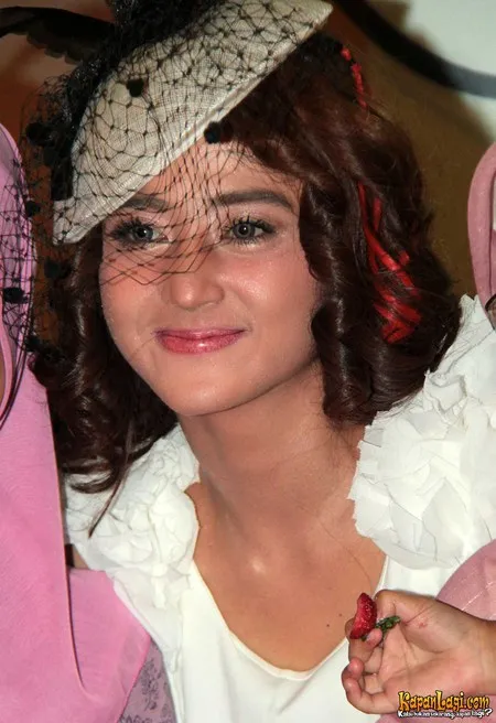 Foto Dewi Perssik