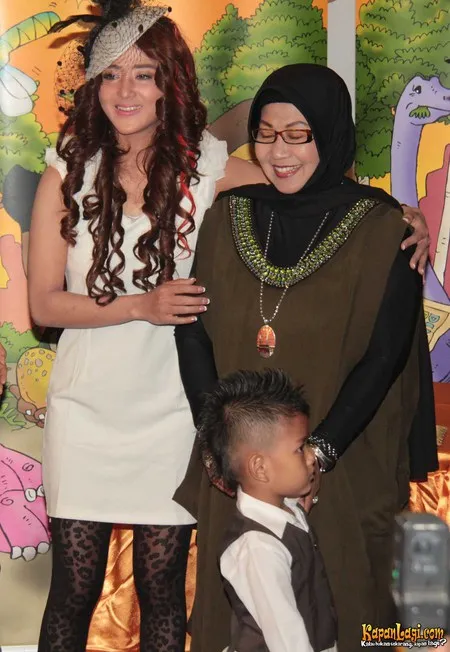Foto Dewi Perssik