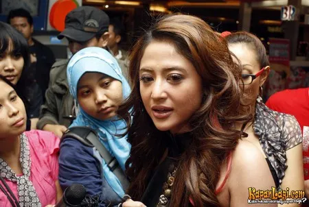 Foto Dewi Perssik