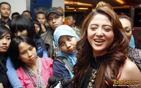 Foto Dewi Perssik