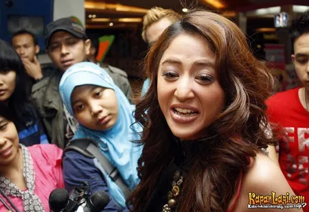 Foto Dewi Perssik