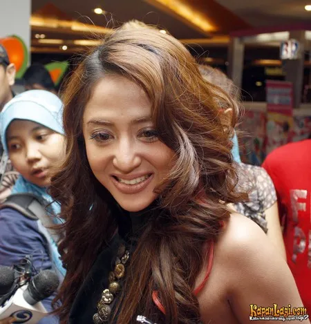 Foto Dewi Perssik