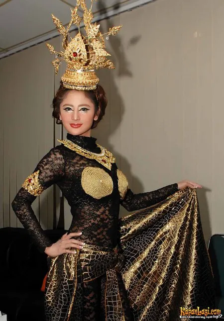 Foto Dewi Perssik