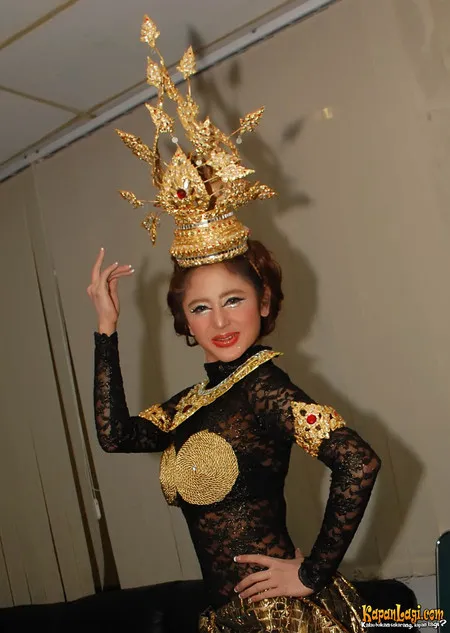 Foto Dewi Perssik