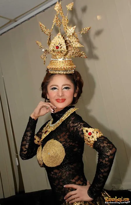 Foto Dewi Perssik