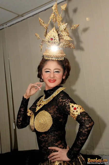 Foto Dewi Perssik
