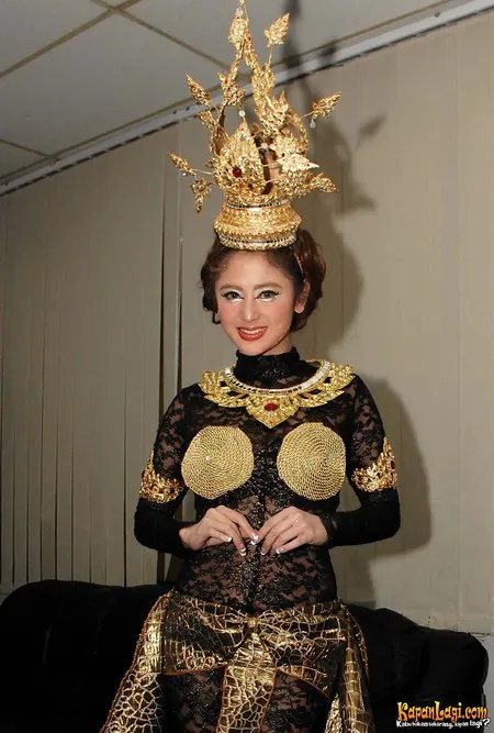 Foto Dewi Perssik