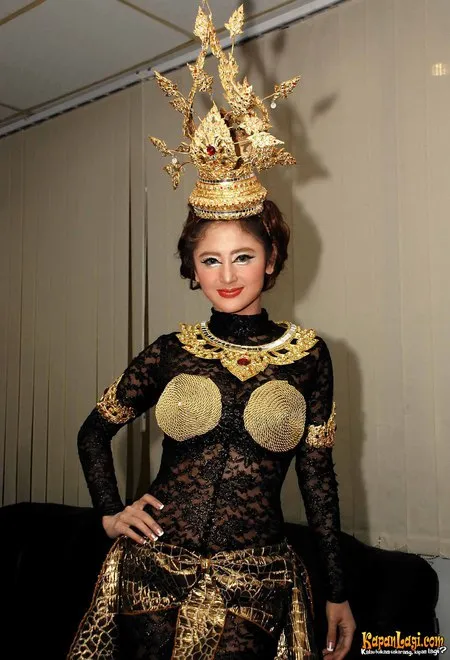Foto Dewi Perssik