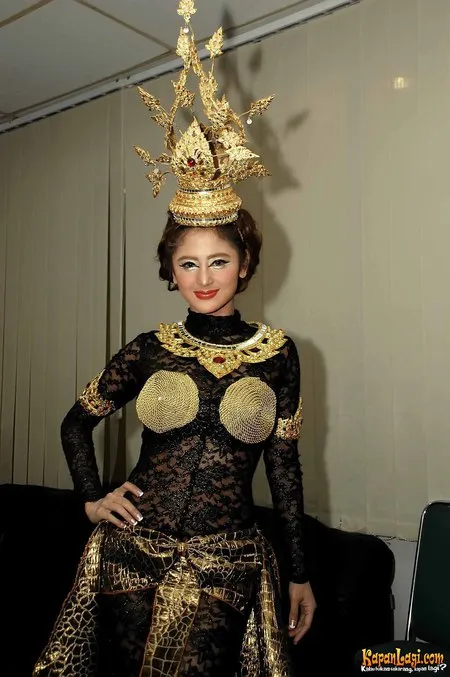 Foto Dewi Perssik
