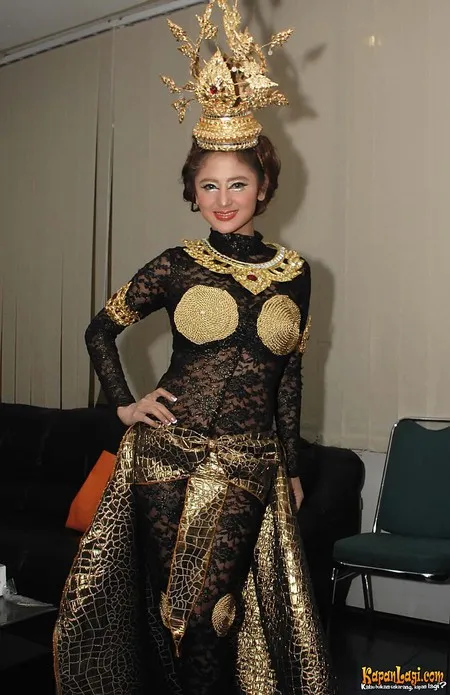 Foto Dewi Perssik