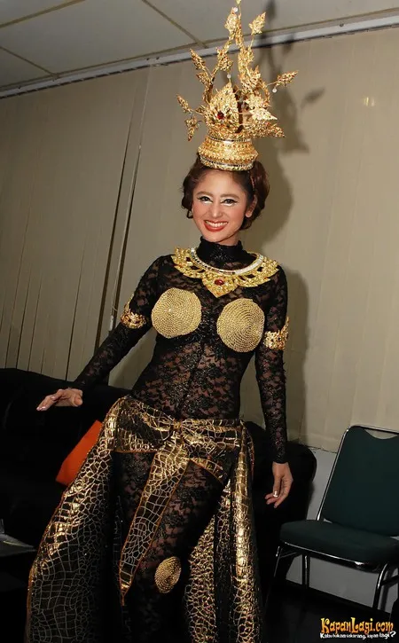 Foto Dewi Perssik