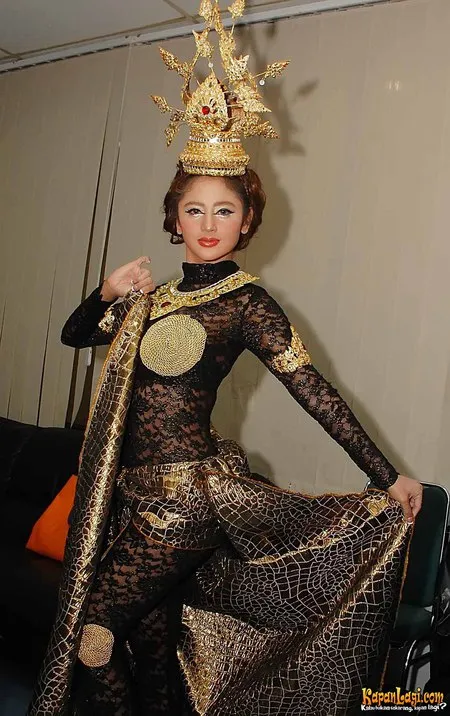 Foto Dewi Perssik