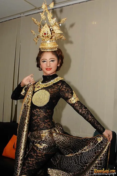 Foto Dewi Perssik