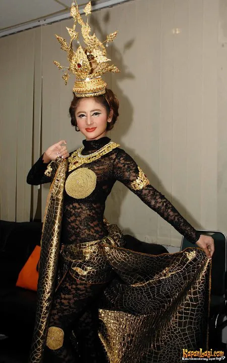 Foto Dewi Perssik