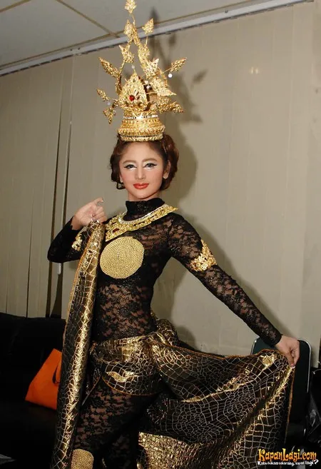 Foto Dewi Perssik