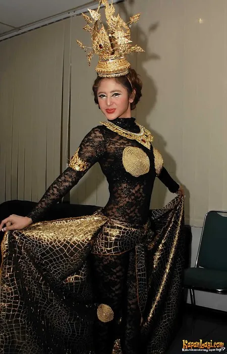 Foto Dewi Perssik