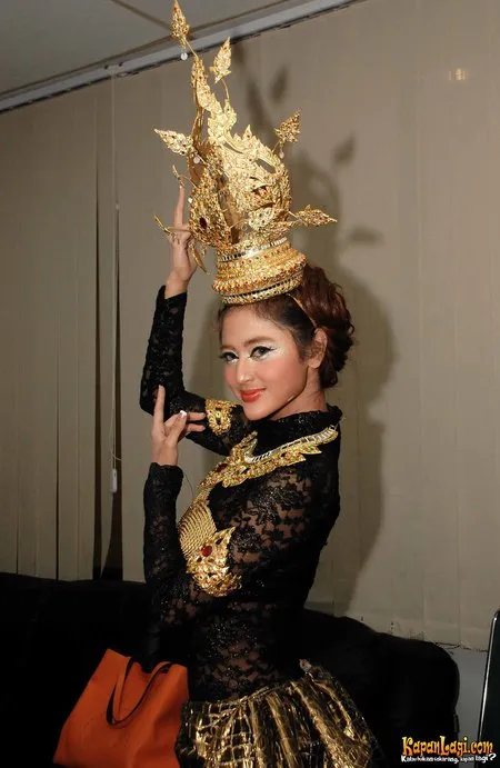 Foto Dewi Perssik