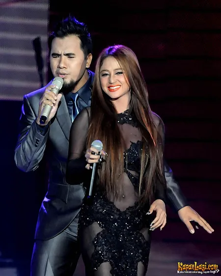 Foto Dewi Perssik