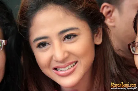 Foto Dewi Perssik