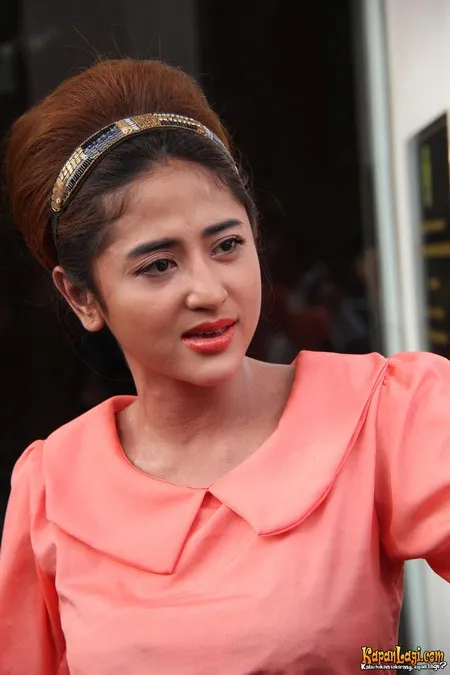 Foto Dewi Perssik