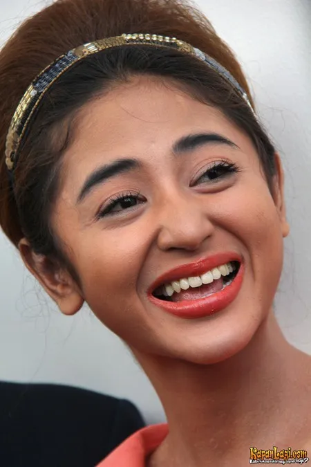 Foto Dewi Perssik