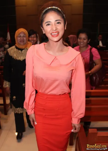 Foto Dewi Perssik