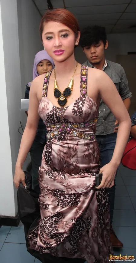 Foto Dewi Perssik
