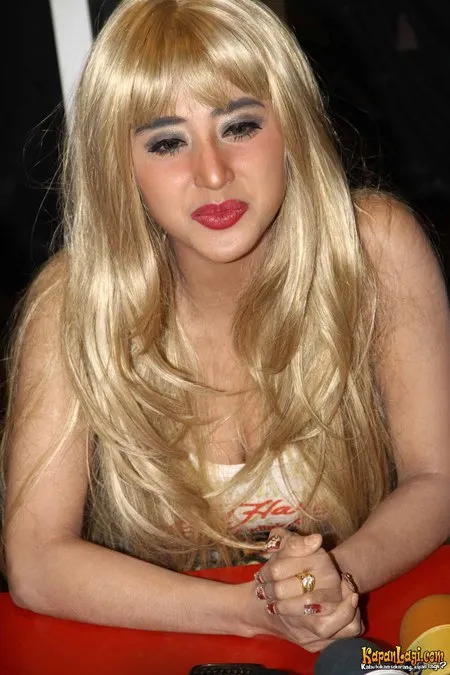 Foto Dewi Perssik