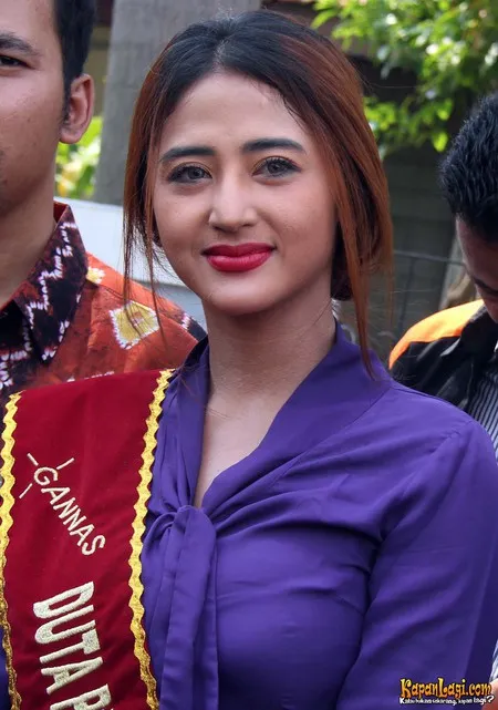 Foto Dewi Perssik
