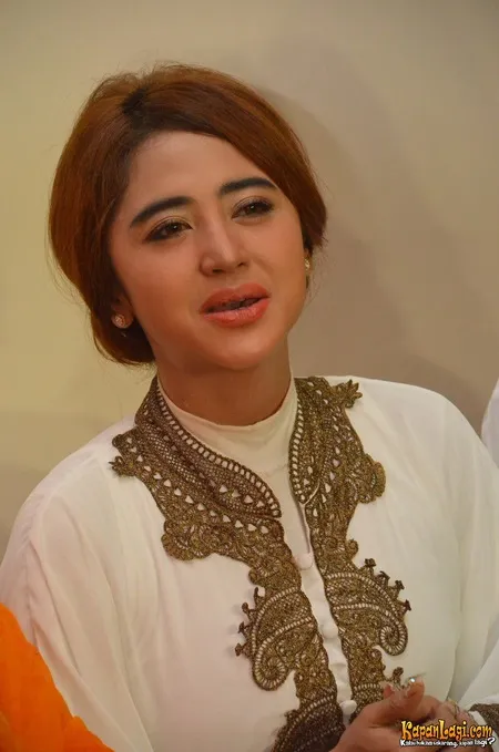 Foto Dewi Perssik