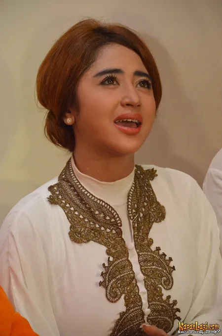 Foto Dewi Perssik