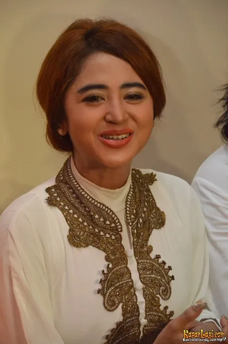 Foto Dewi Perssik