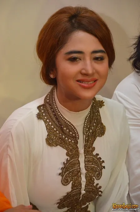 Foto Dewi Perssik