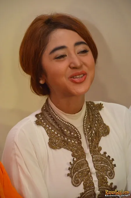 Foto Dewi Perssik