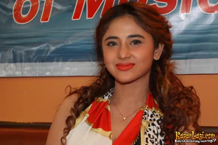 Foto Dewi Perssik