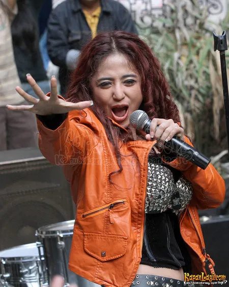 Foto Dewi Perssik