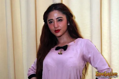 Foto Dewi Perssik