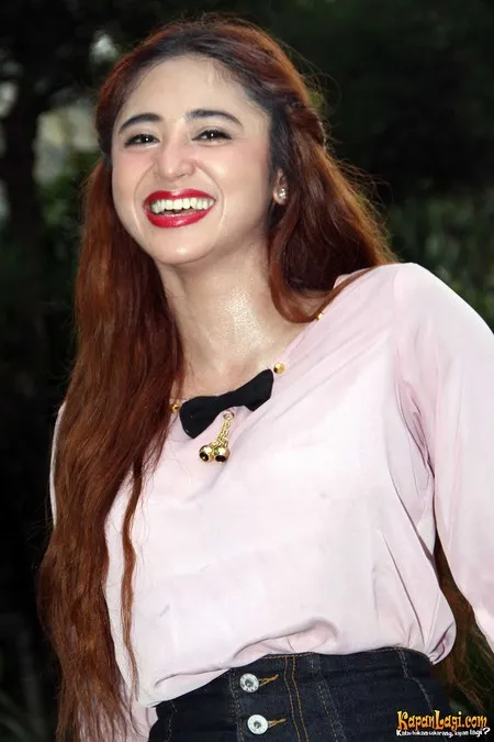 Foto Dewi Perssik