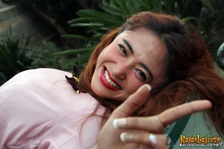 Foto Dewi Perssik
