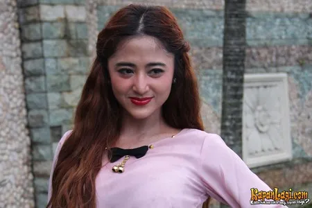 Foto Dewi Perssik