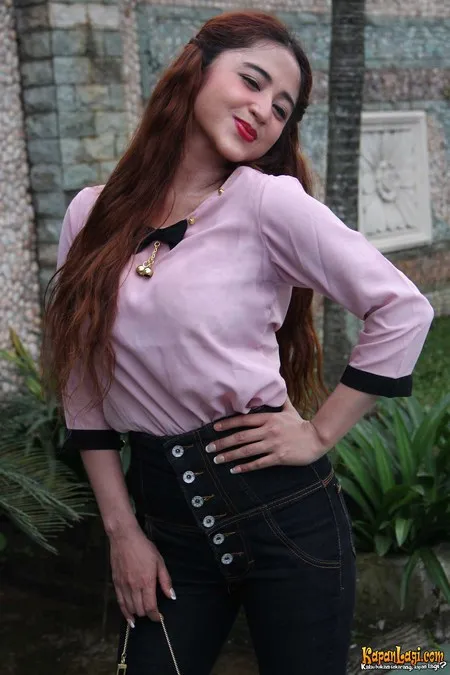 Foto Dewi Perssik